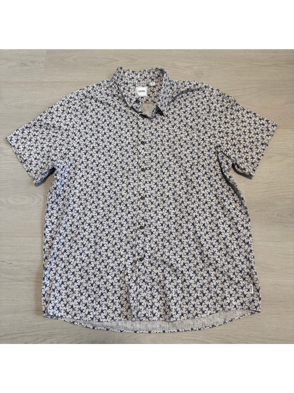 ROWM Men’s XL Short Sleeve Resort Shirt Cream Navy Lizard Print Button-Up